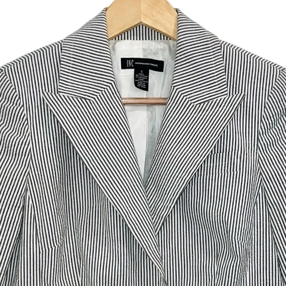 INC International Concepts Cropped Seersucker Blazer Grey & White Stripe - Picture 2 of 3